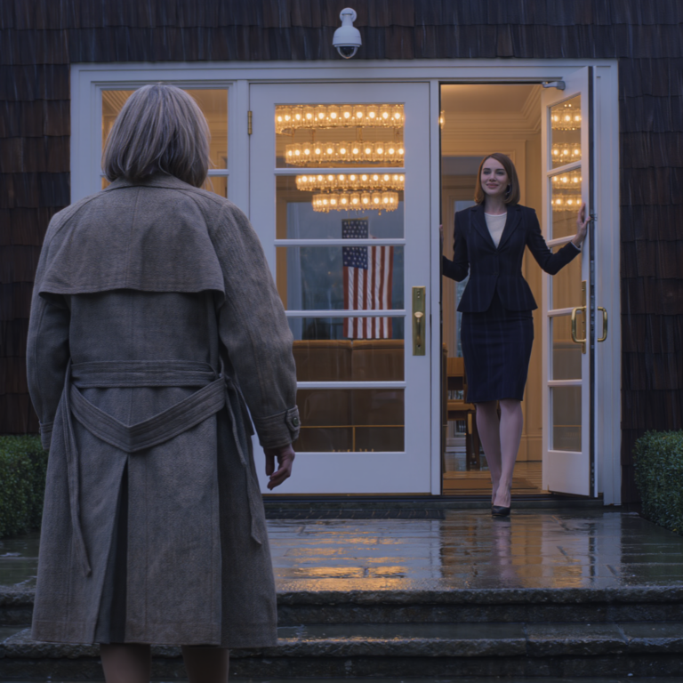 Úgy tettem, mintha hajléktalan és csődbe nem tartozom, kopogtam a gyerekeim ajtaján. A gazdag gyerekeim pislogás nélkül elutasítottak. Csak az a meny, akit megvettem, engedett be, készen arra, hogy mindent feladjon értem. Másnap reggel megérkezett az ügyvédem, és az arcuk elsápadt.