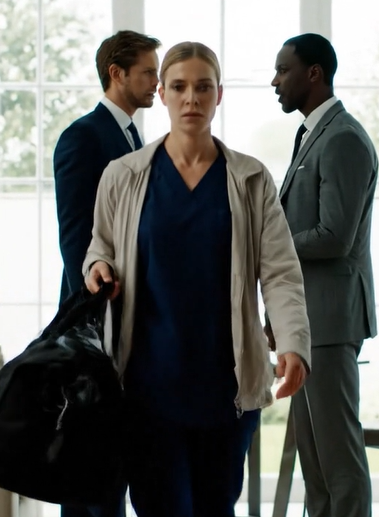 Tornando a casa dal turno di notte, Emily vide suo padre e sua sorella che mostravano la casa a un potenziale acquirente. Pensavano che lei non avesse idea di cosa stessa succedendo. Quello che non sapevano era che Emily sapeva esattamente come mandare tutto a monte.